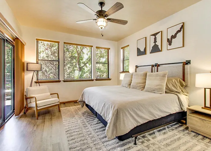 Outdoor Oasis W/ Fire Pit & Grill! Torreon Escape Holiday home *