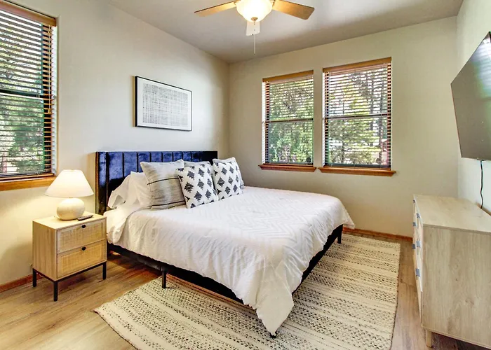 Outdoor Oasis W/ Fire Pit & Grill! Torreon Escape Holiday home *